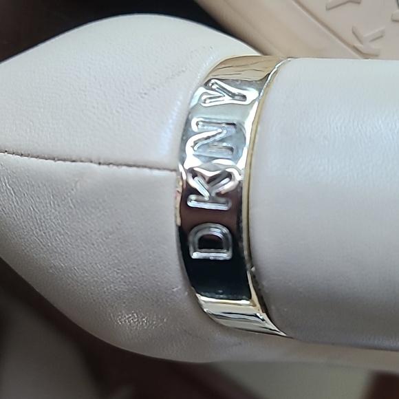 New DKNY size 6 shoes - Picture 6 of 6